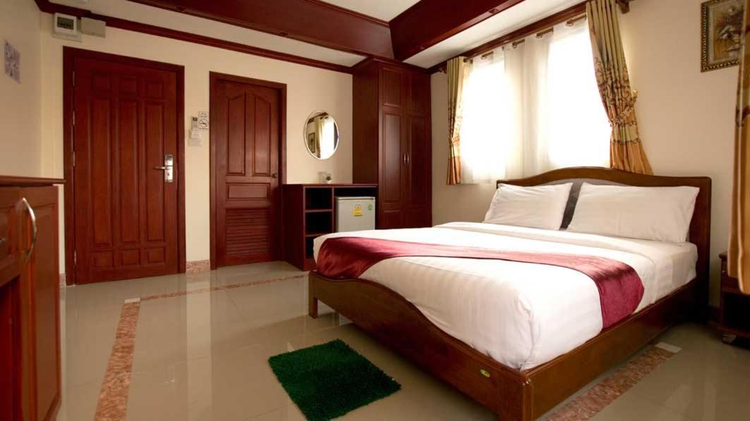 Bluebird Inn Pattaya Bagian luar foto