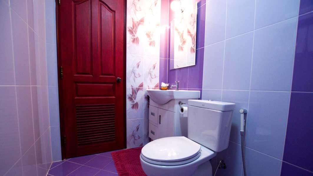 Bluebird Inn Pattaya Bagian luar foto