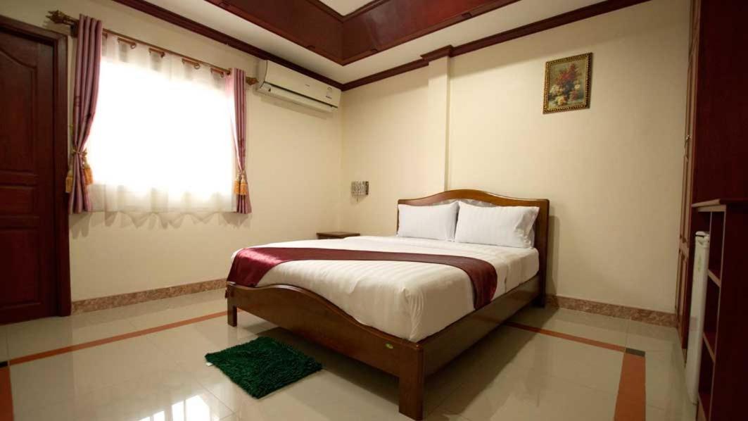 Bluebird Inn Pattaya Bagian luar foto
