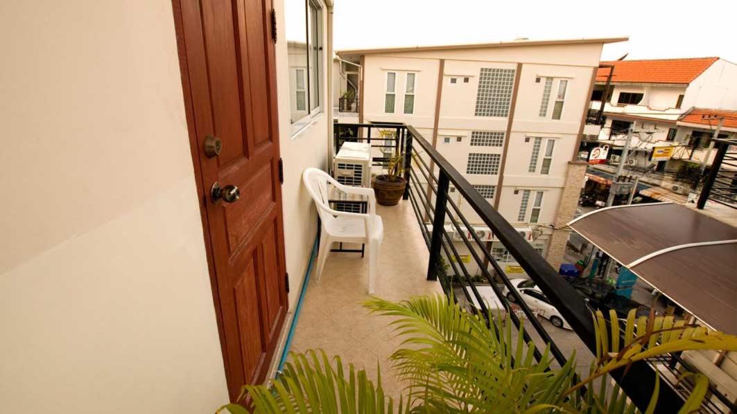 Bluebird Inn Pattaya Bagian luar foto