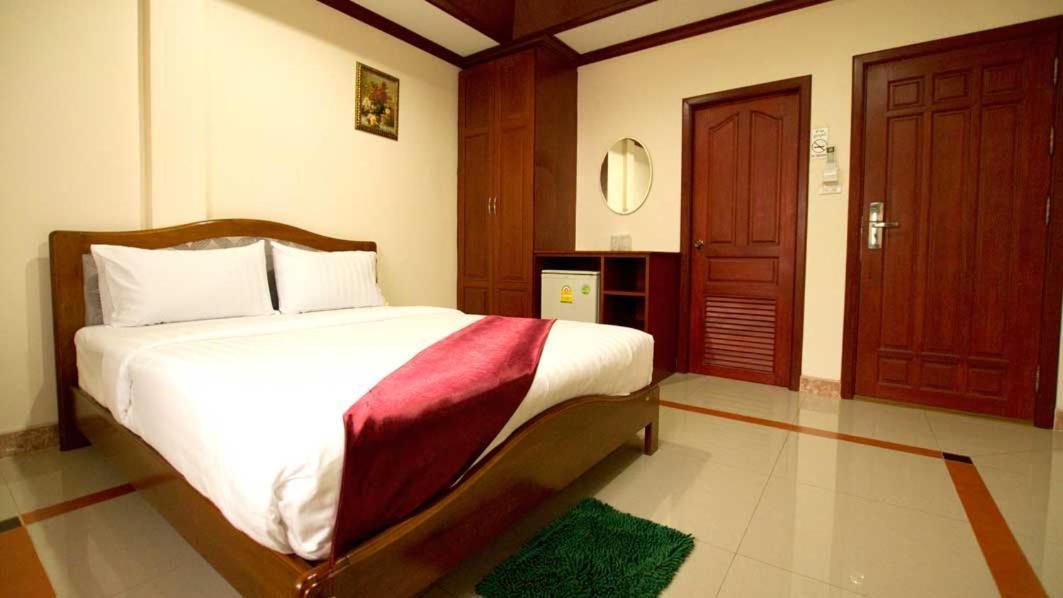 Bluebird Inn Pattaya Bagian luar foto