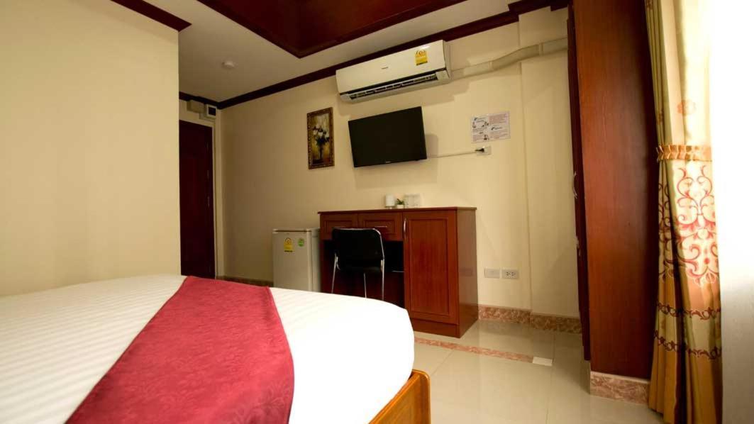 Bluebird Inn Pattaya Bagian luar foto
