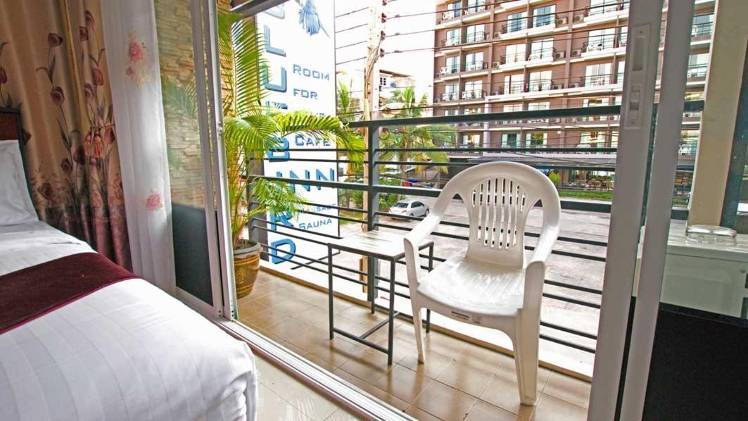 Bluebird Inn Pattaya Bagian luar foto