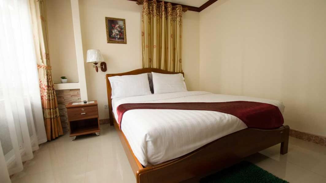Bluebird Inn Pattaya Bagian luar foto