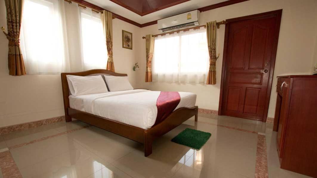 Bluebird Inn Pattaya Bagian luar foto