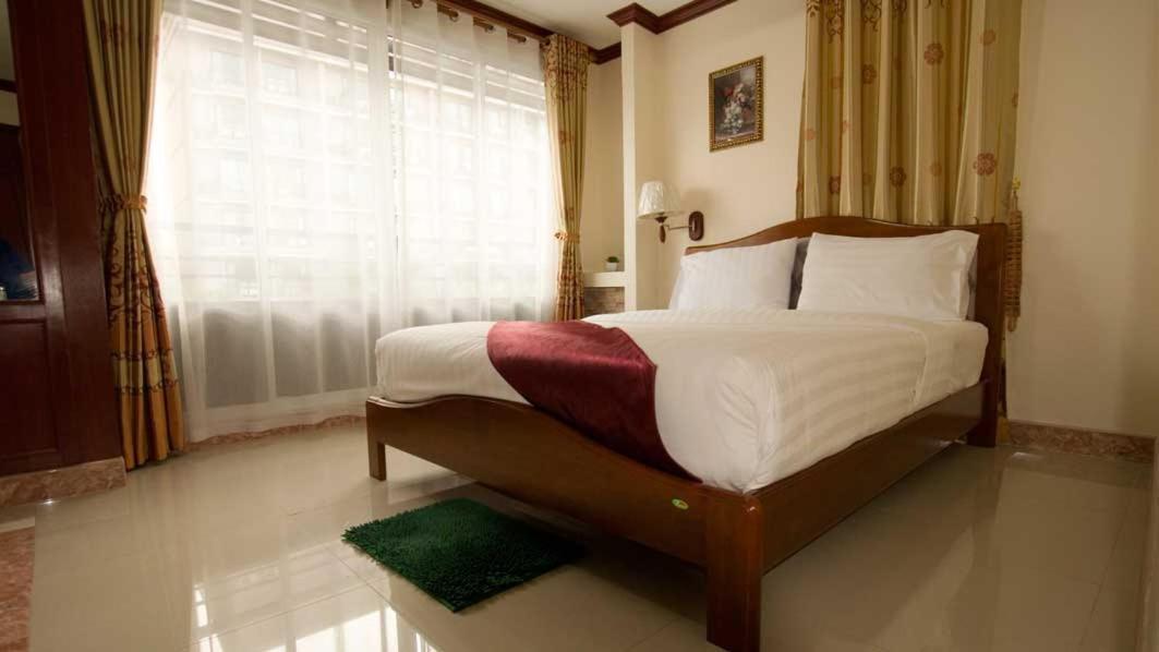 Bluebird Inn Pattaya Bagian luar foto