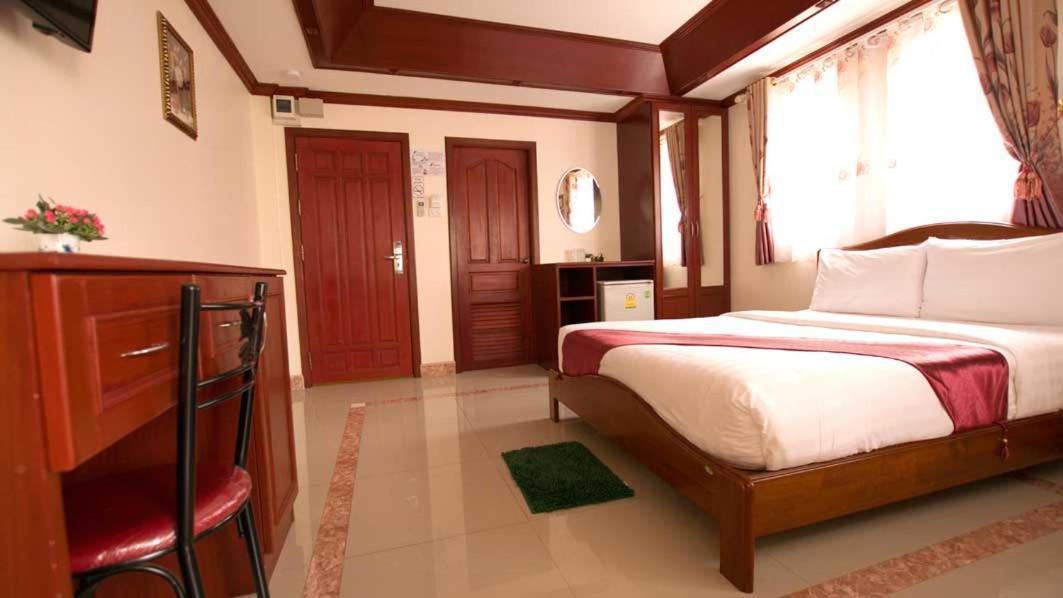 Bluebird Inn Pattaya Bagian luar foto