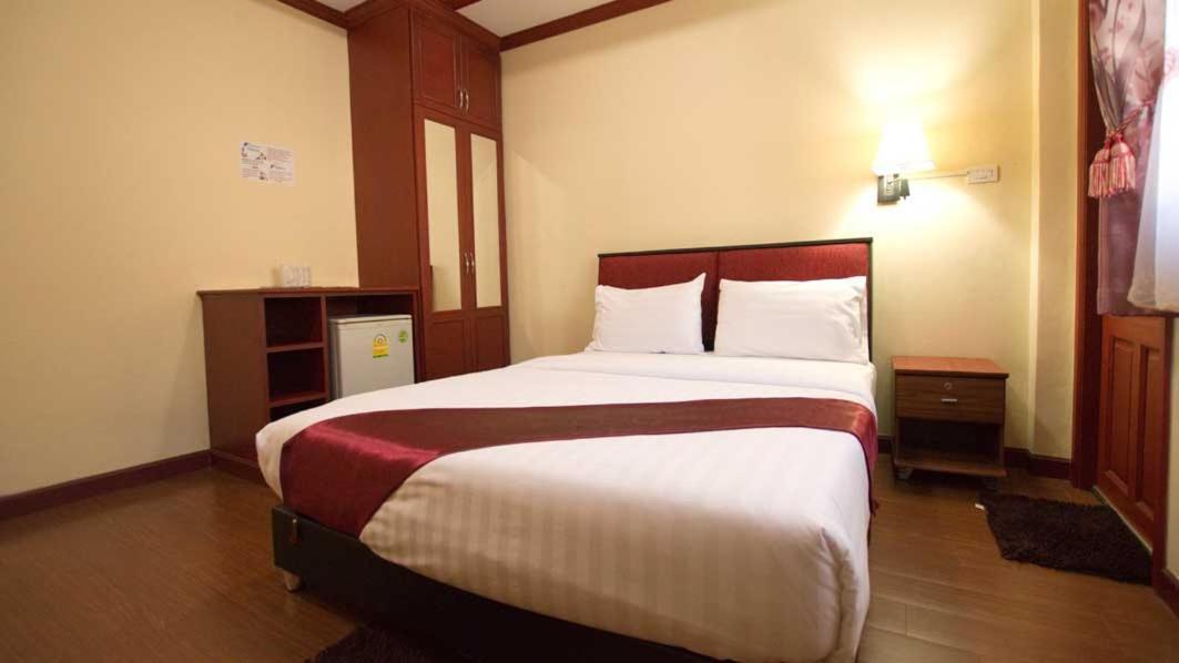 Bluebird Inn Pattaya Bagian luar foto