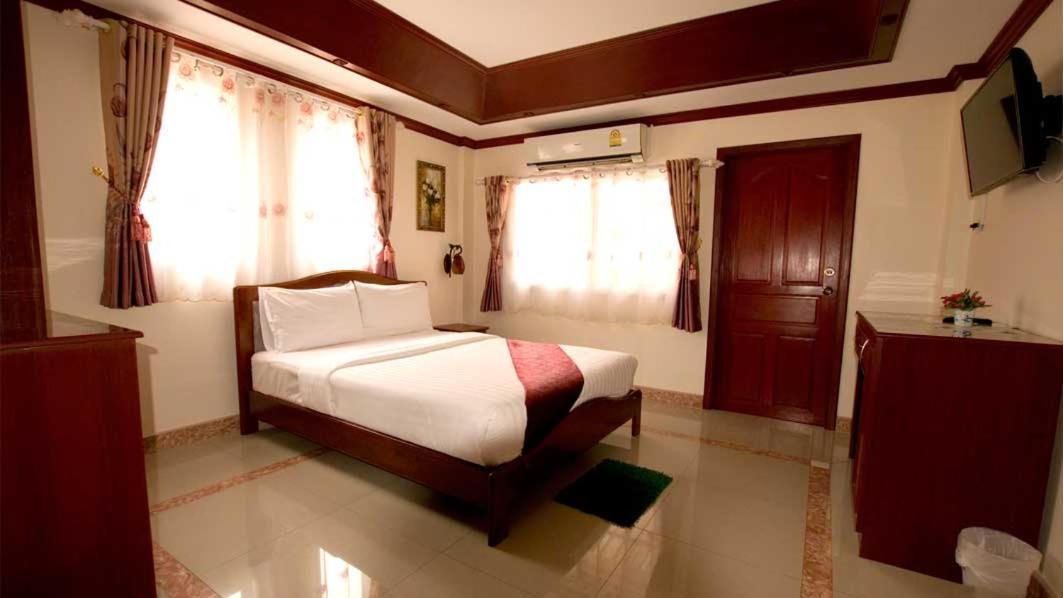 Bluebird Inn Pattaya Bagian luar foto