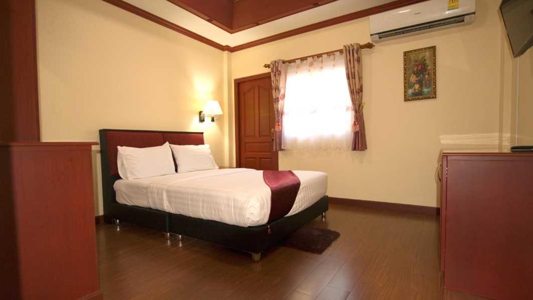 Bluebird Inn Pattaya Bagian luar foto