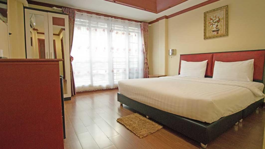Bluebird Inn Pattaya Bagian luar foto