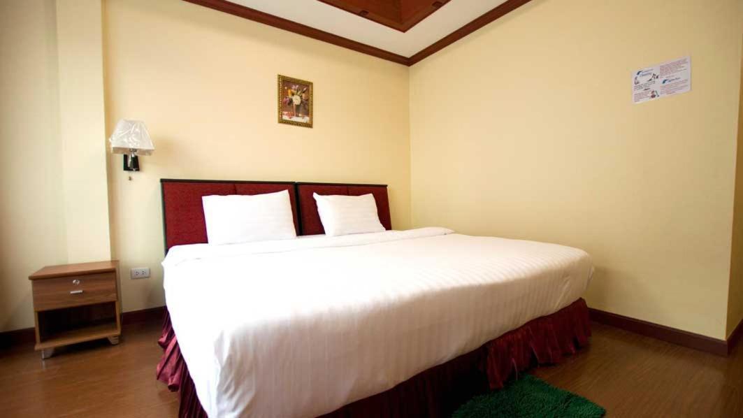Bluebird Inn Pattaya Bagian luar foto