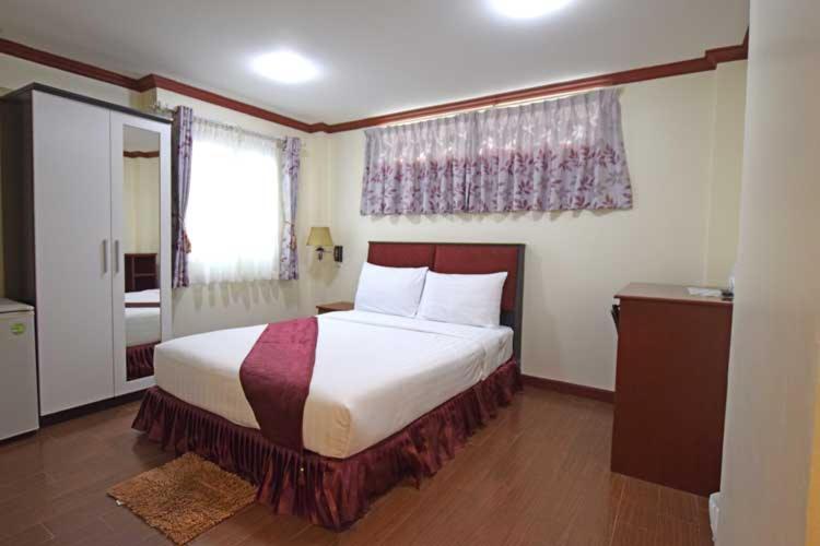 Bluebird Inn Pattaya Bagian luar foto